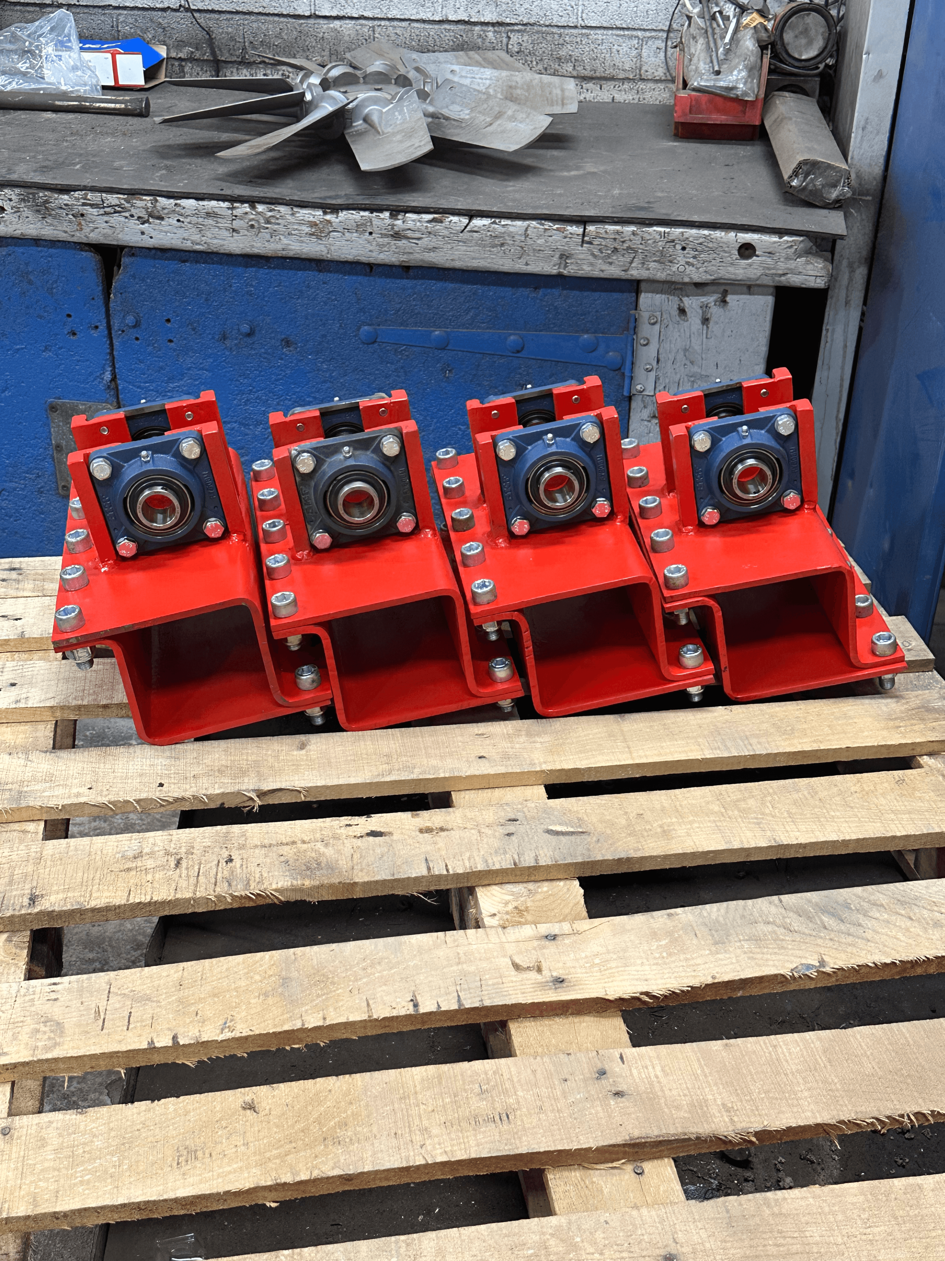 Pack forming head